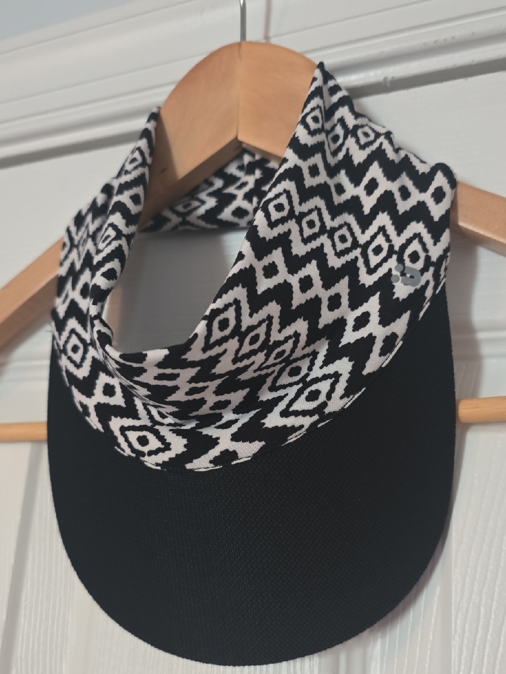 Scunci Black & White Geometric Visor